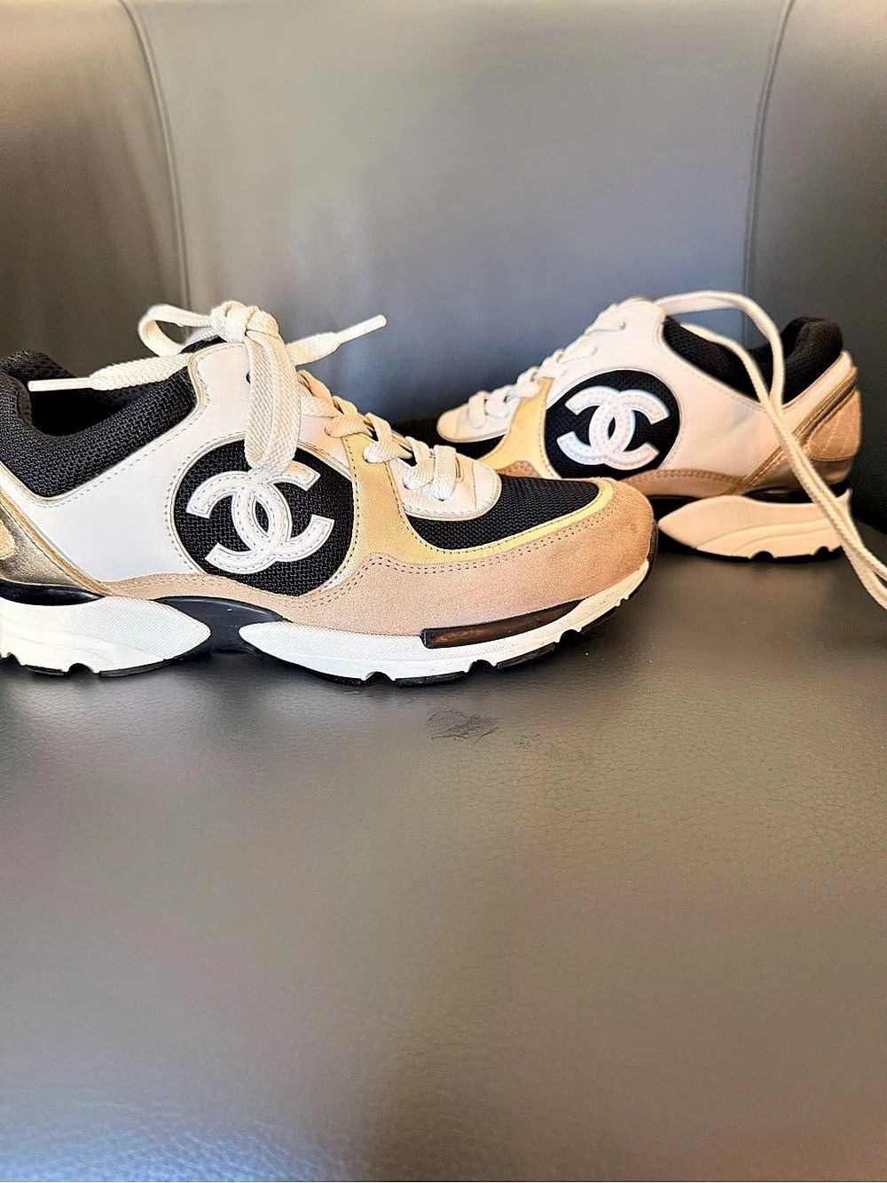 Chanel CC Logo Mixed Fibers Suede Runner Sneakers Beige/Black/white/gold